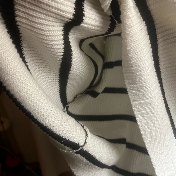 🖤Striped Knit Sweater Vest🖤 - Picture 4 of 4